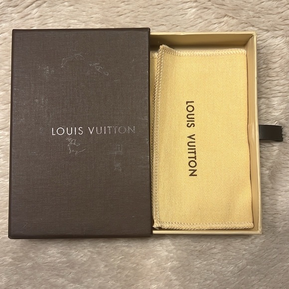 LOUIS VUITTON Tortoise Lock and Key Bag Charm/Key Holder - Picture 10 of 16